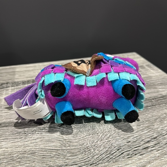 Fortnite: Loot Llama - Collectible Plush Toy - Picture 5 of 8